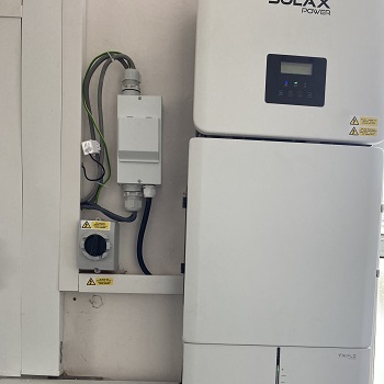 Battery storage at Woodland Village Hall